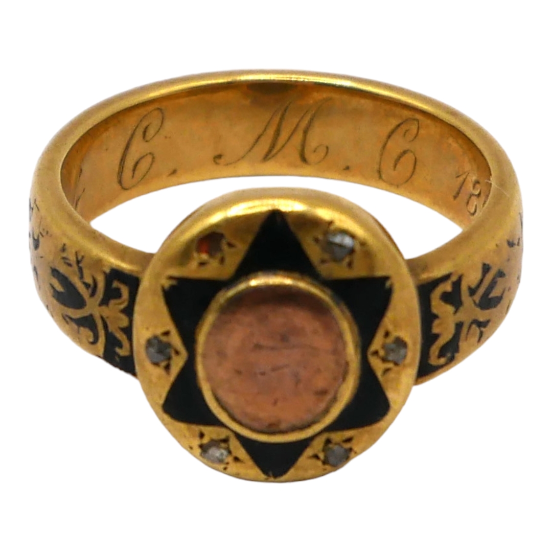 A VICTORIAN YELLOW METAL, DIAMOND AND ENAMEL MEMENTO MORI RING, DATED 1882 (YELLOW METAL TESTS AS - Image 3 of 3