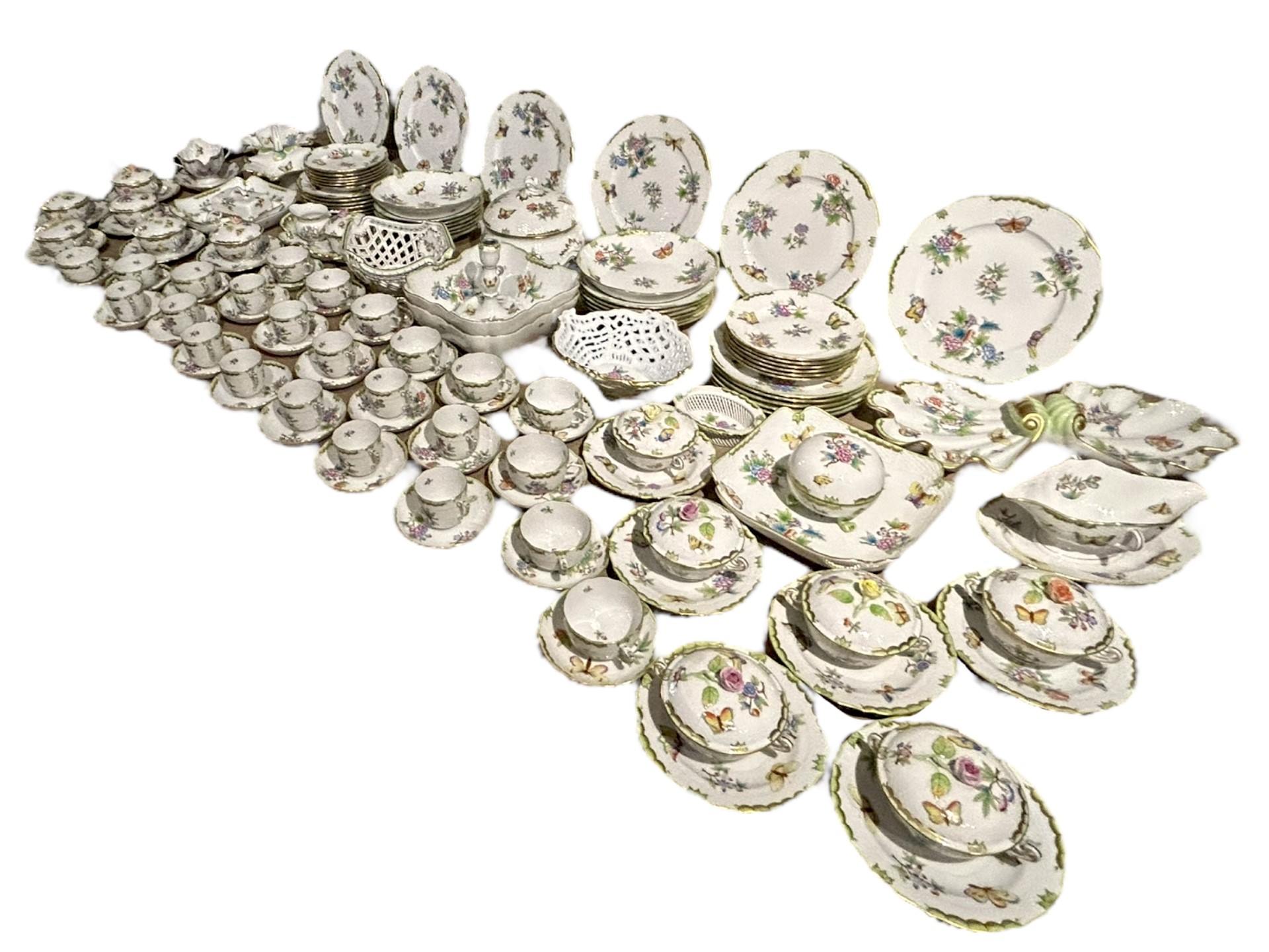 HEREND, HUNGARY, AN EXTENSIVE COLLECTION OF 20TH CENTURY ‘QUEEN VICTORIA’ PATTERN PORCELAIN PART - Image 3 of 8