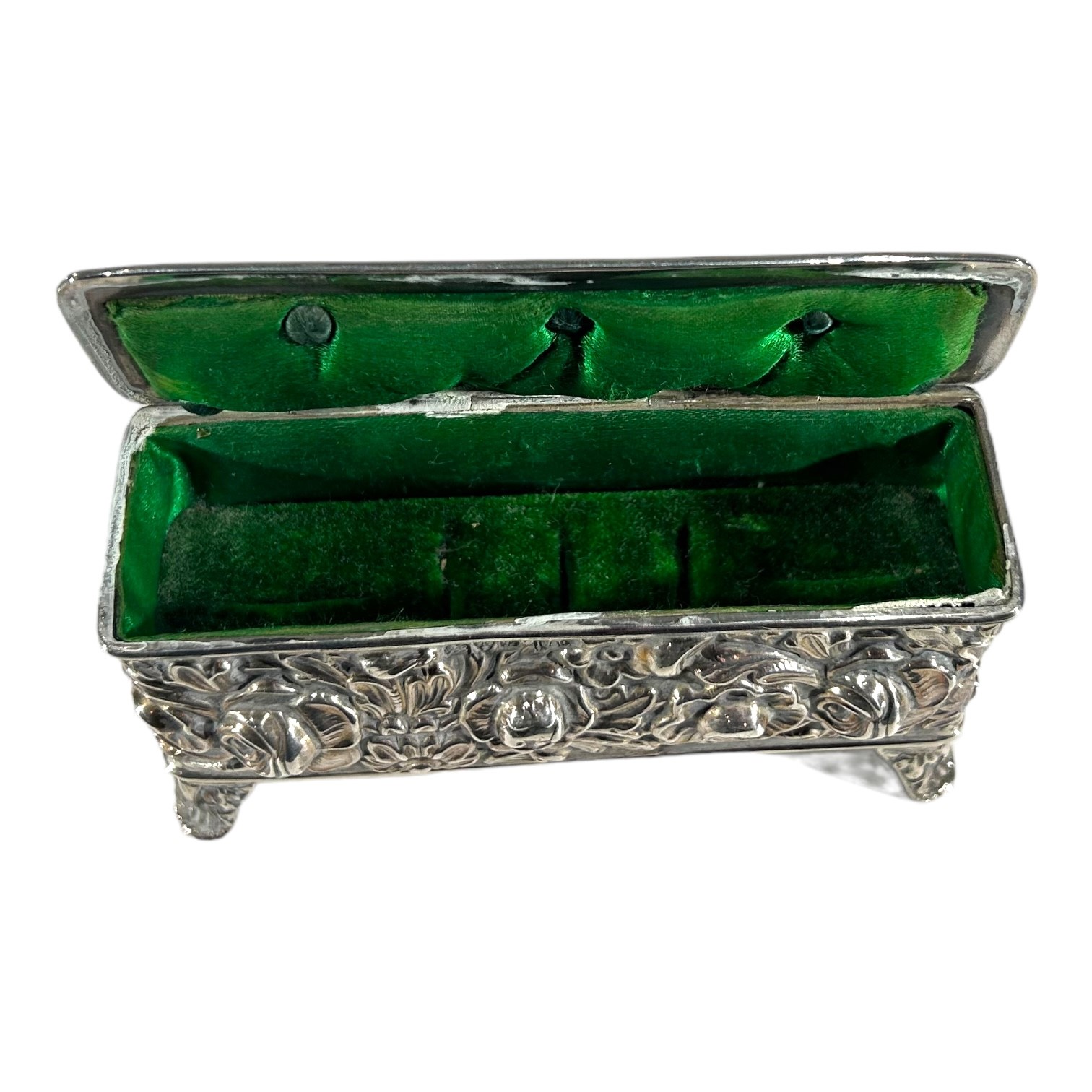 WALKER & HALL, AN EDWARDIAN SILVER RING BOX IN CASKET FORM, HALLMARKED CHESTER, 1907 Decorated - Image 5 of 5