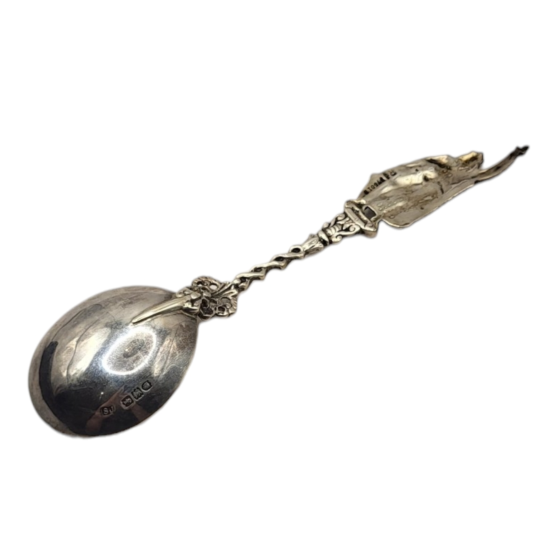 SAMUEL JACOB, A CASED EDWARDIAN SILVER DESSERT SPOON, HALLMARKED, LONDON, 1901 Decorated with - Image 2 of 3