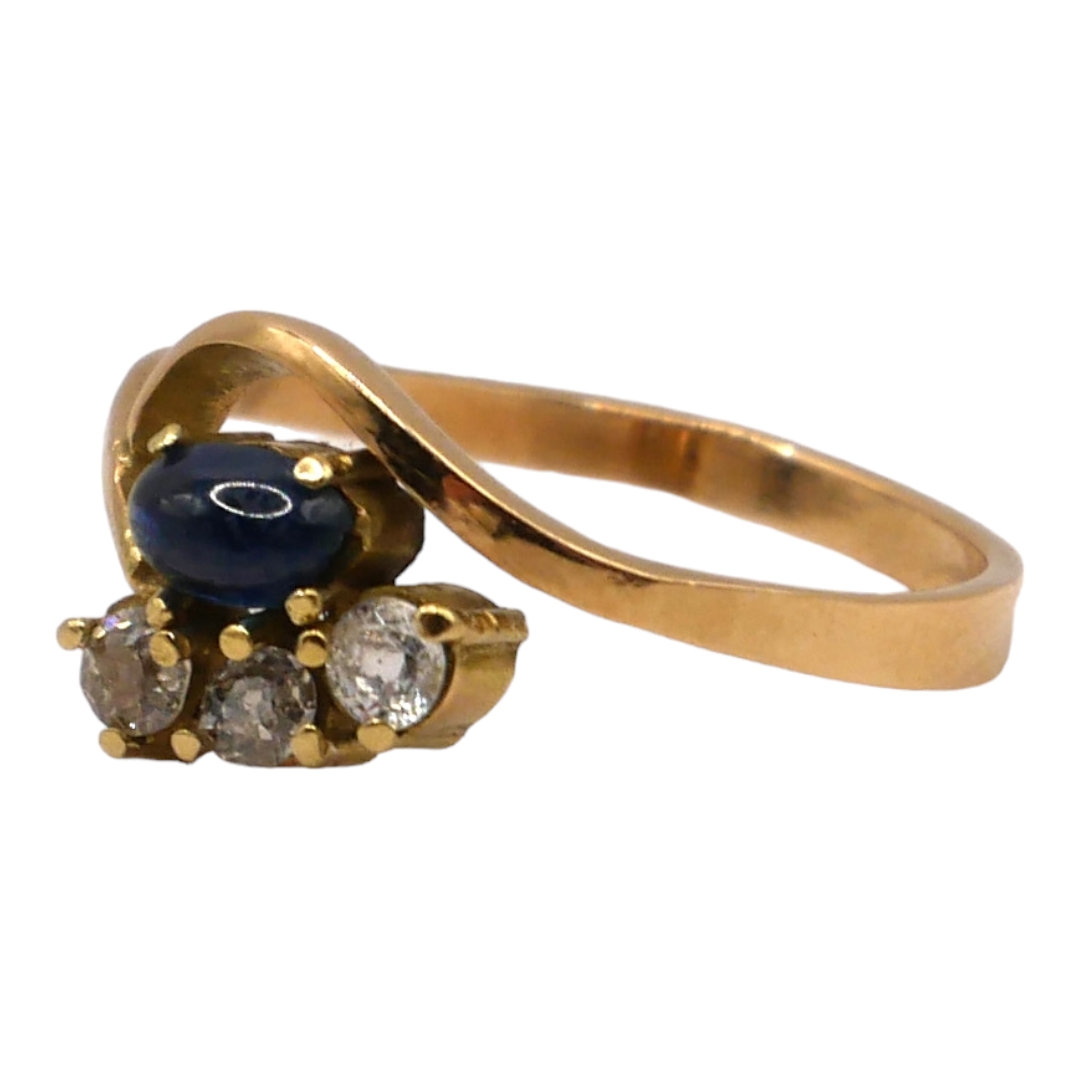 A POLISH 14CT GOLD, SAPPHIRE AND DIAMOND STYLISED CROSSOVER RING Having oval cabochon cut - Image 2 of 2