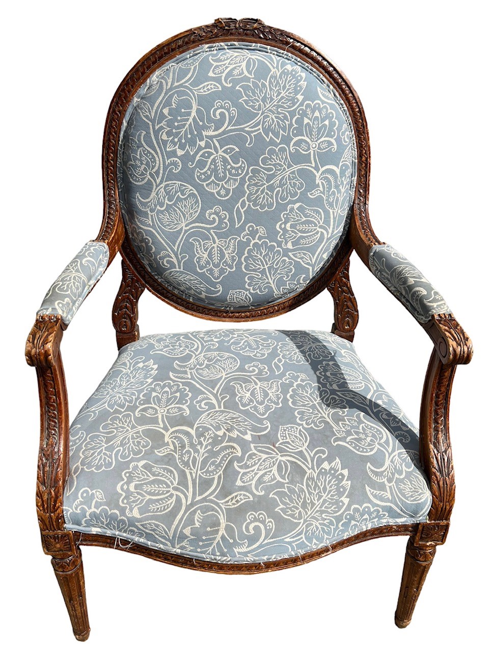 A PAIR OF 19TH CENTURY FRENCH LOUIS XVI DESIGN OPEN ARMCHAIRS The back carved with ribbons above - Image 2 of 5