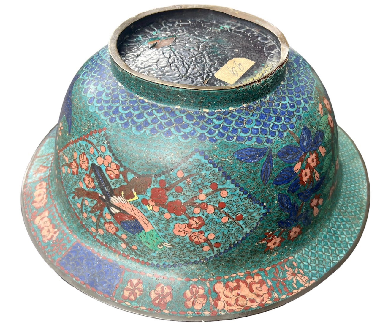 A LARGE CHINESE LATE MING DYNASTY 17TH CENTURY CLOISONNÉ BOWL Of waisted circular form with a flared - Image 6 of 8