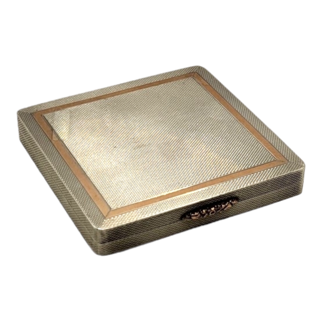 W.H. MANTON LTD, A MID 20TH CENTURY ART DECO STYLE SILVER AND ROSE GOLD MIRRORED COMPACT, HALLMARKED - Image 2 of 3