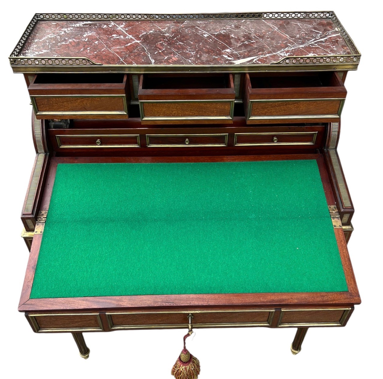 A 19TH CENTURY FRENCH LADIES’ MAHOGANY AND GILT METAL MOUNTED WRITING BUREAU DESK Having a - Image 7 of 9