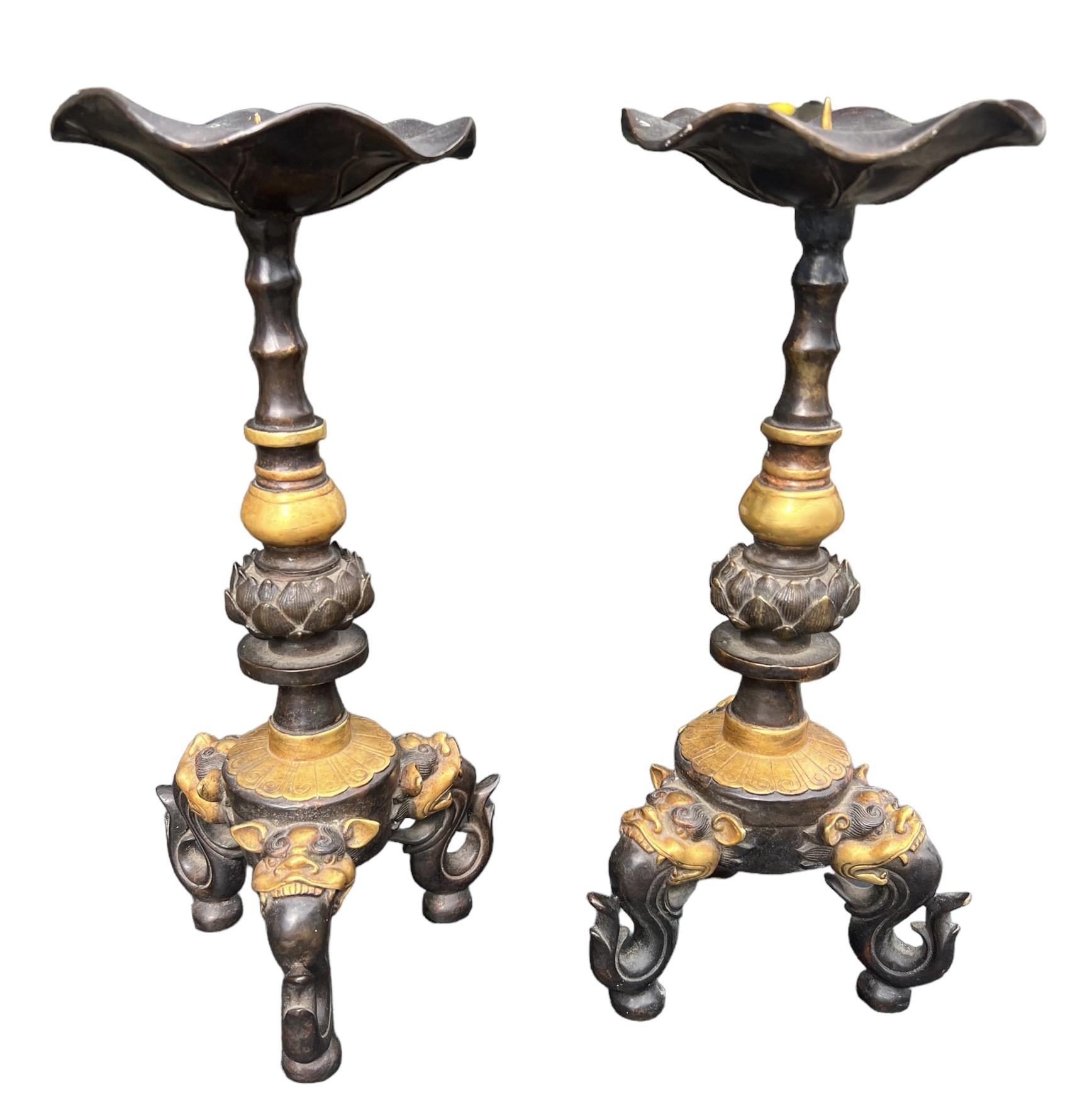 A PAIR OF CHINESE GILT BRONZE TABLE PRICKET STANDS The columns decorated with Lotus Leaf above three - Image 3 of 7