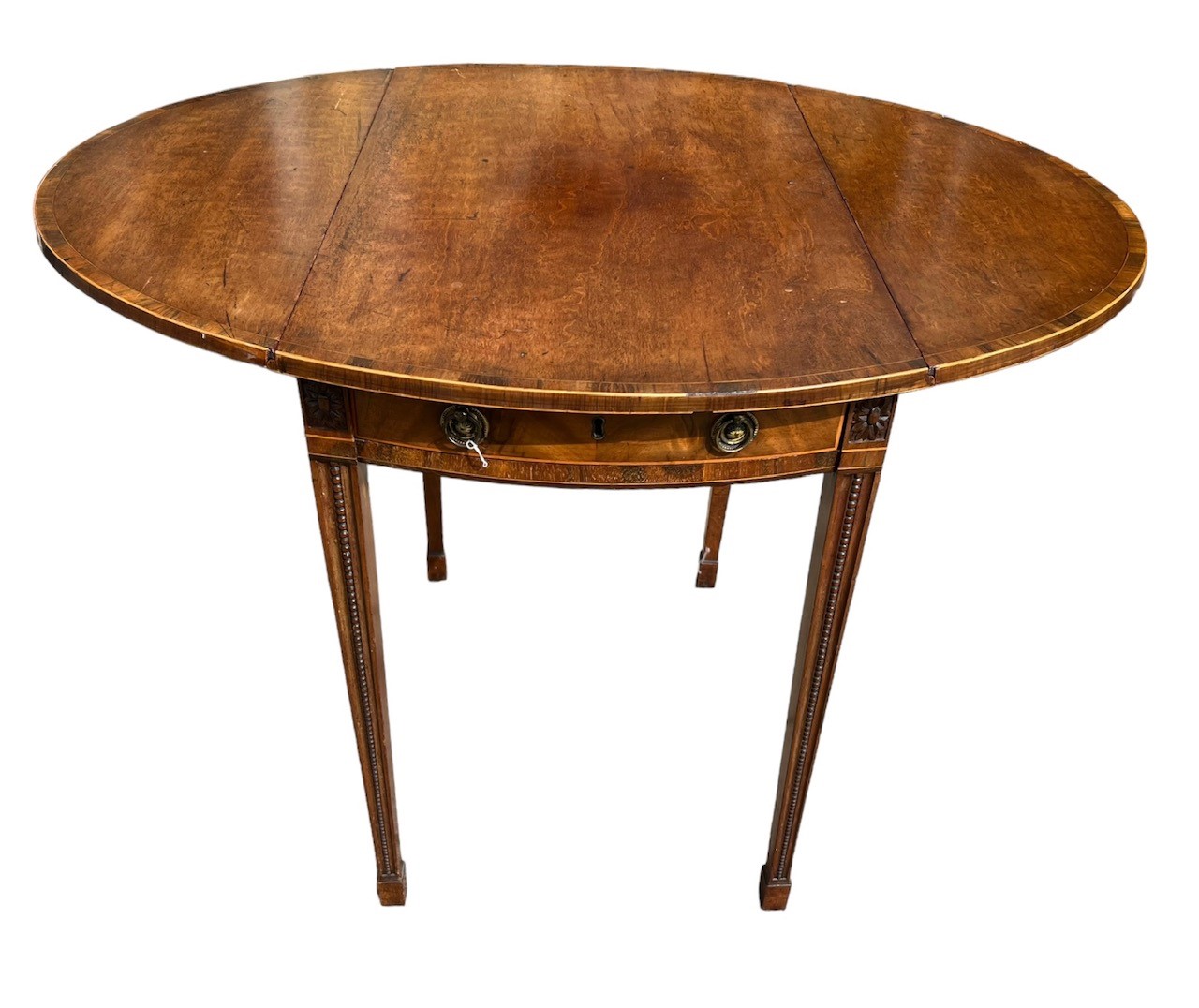 A GEORGE III CARVED MAHOGANY AND INLAID OVAL PEMBROKE TABLE With single drawer raised on square - Image 4 of 5