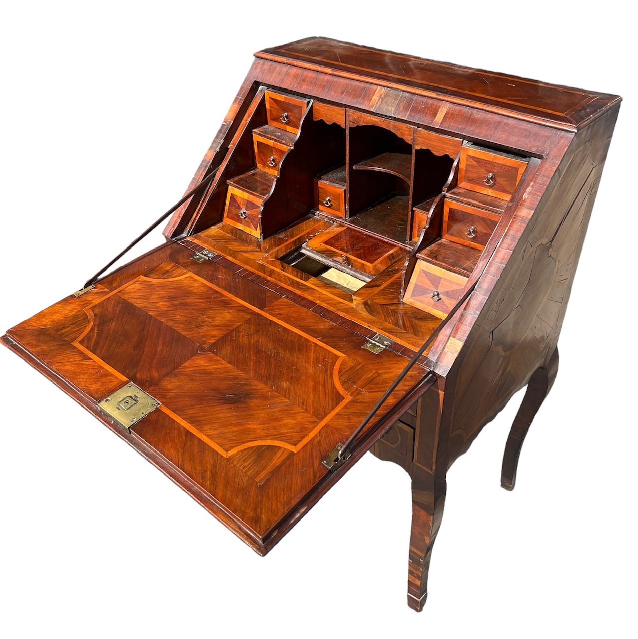 AN 18TH CENTURY MALTESE WALNUT AND MARQUETRY INLAID WRITING BUREAU The fall front opening to - Image 7 of 8