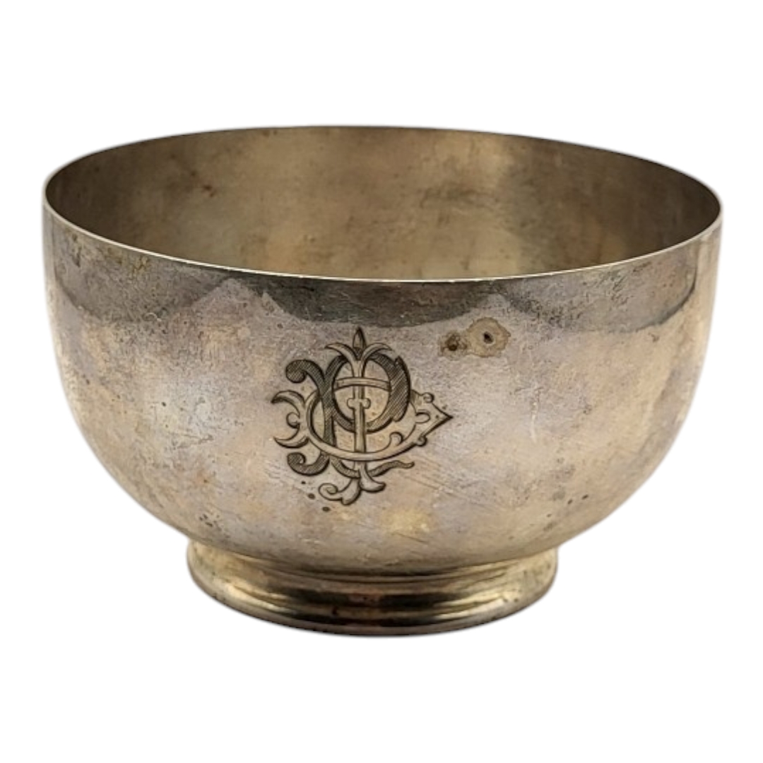 LEE & WIGFULL, AN EARLY 20TH CENTURY SILVER BOWL, HALLMARKED SHEFFIELD, 1918 Circular form, engraved