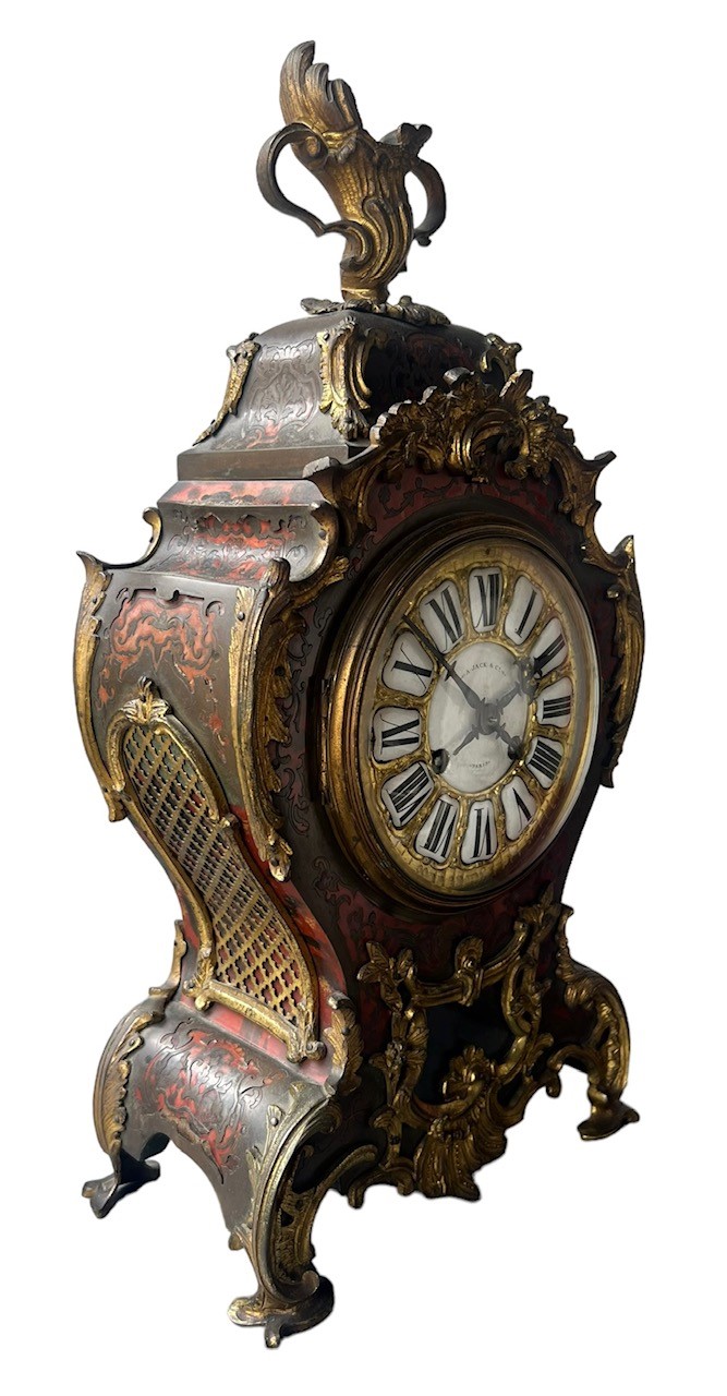 A 19TH CENTURY FRENCH GILT METAL MOUNTED TORTOISESHELL AND BOULLE WORK BRACKET CLOCK The circular - Image 3 of 6