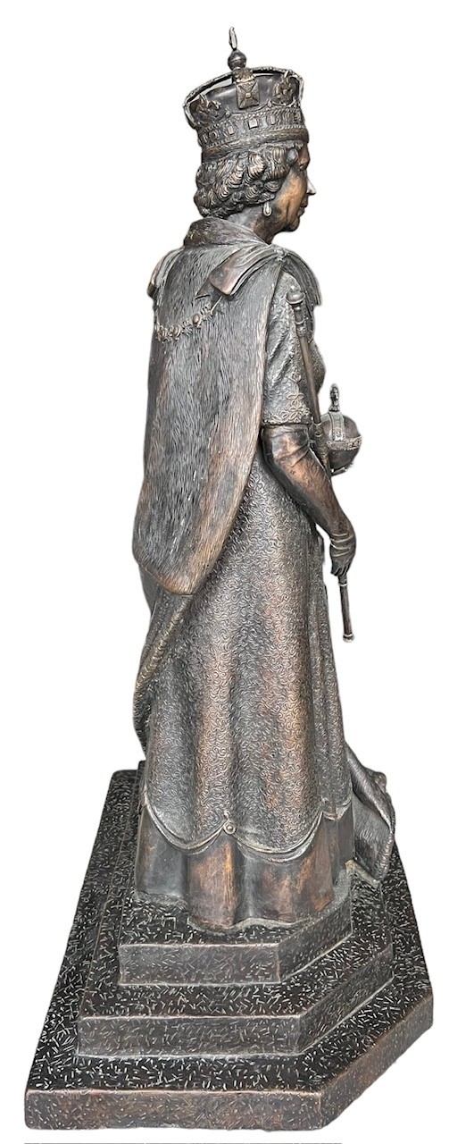 A BRONZE FIGURE OF QUEEN ELIZABETH II HOLDING THE ORB AND SCEPTRE Dressed in ceremonial robes, - Image 4 of 6