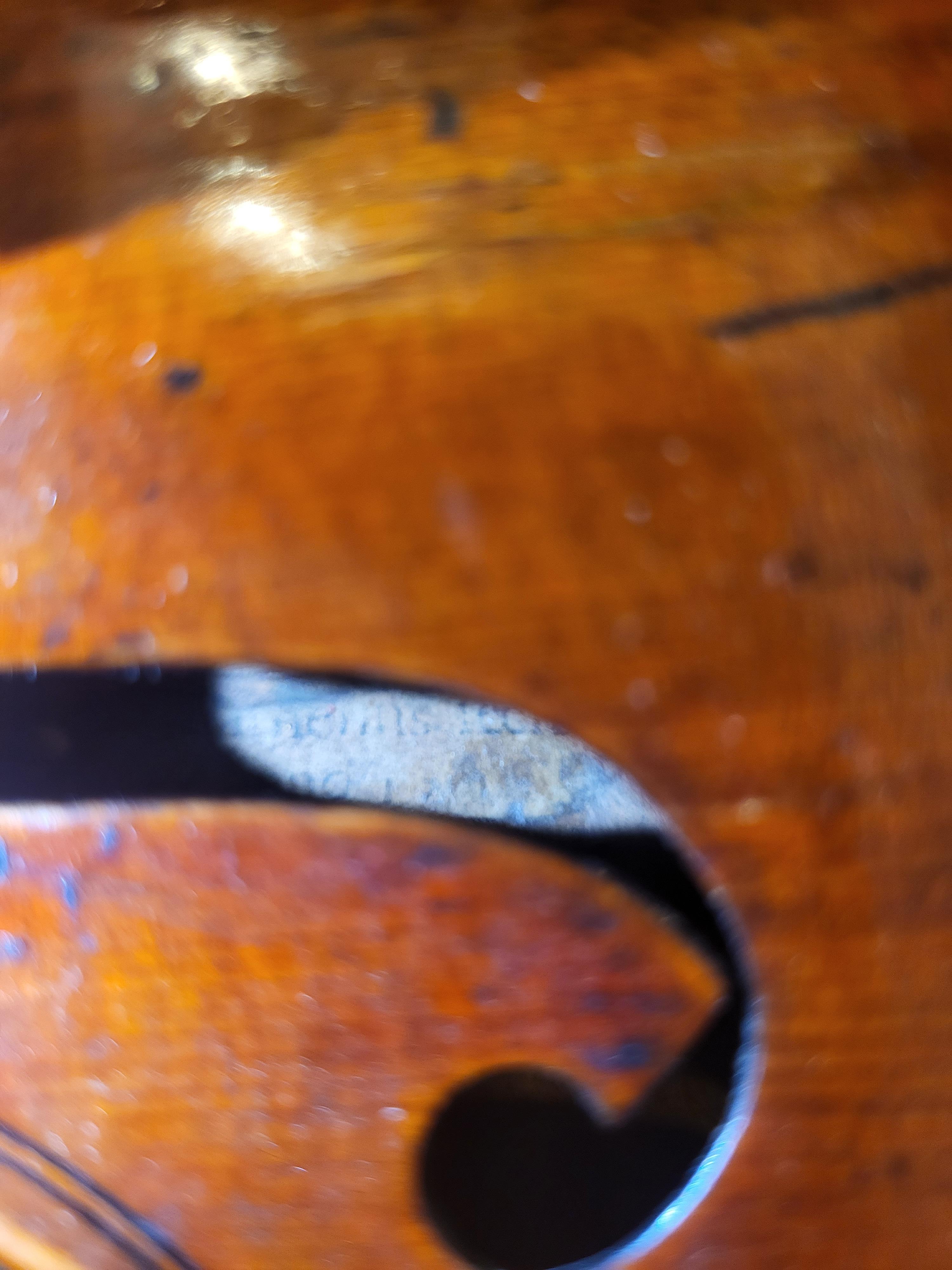 AN EARLY MID 19TH CENTURY FRENCH VIOLIN Indecipherable internal label, colour, orange oily, one - Bild 44 aus 46