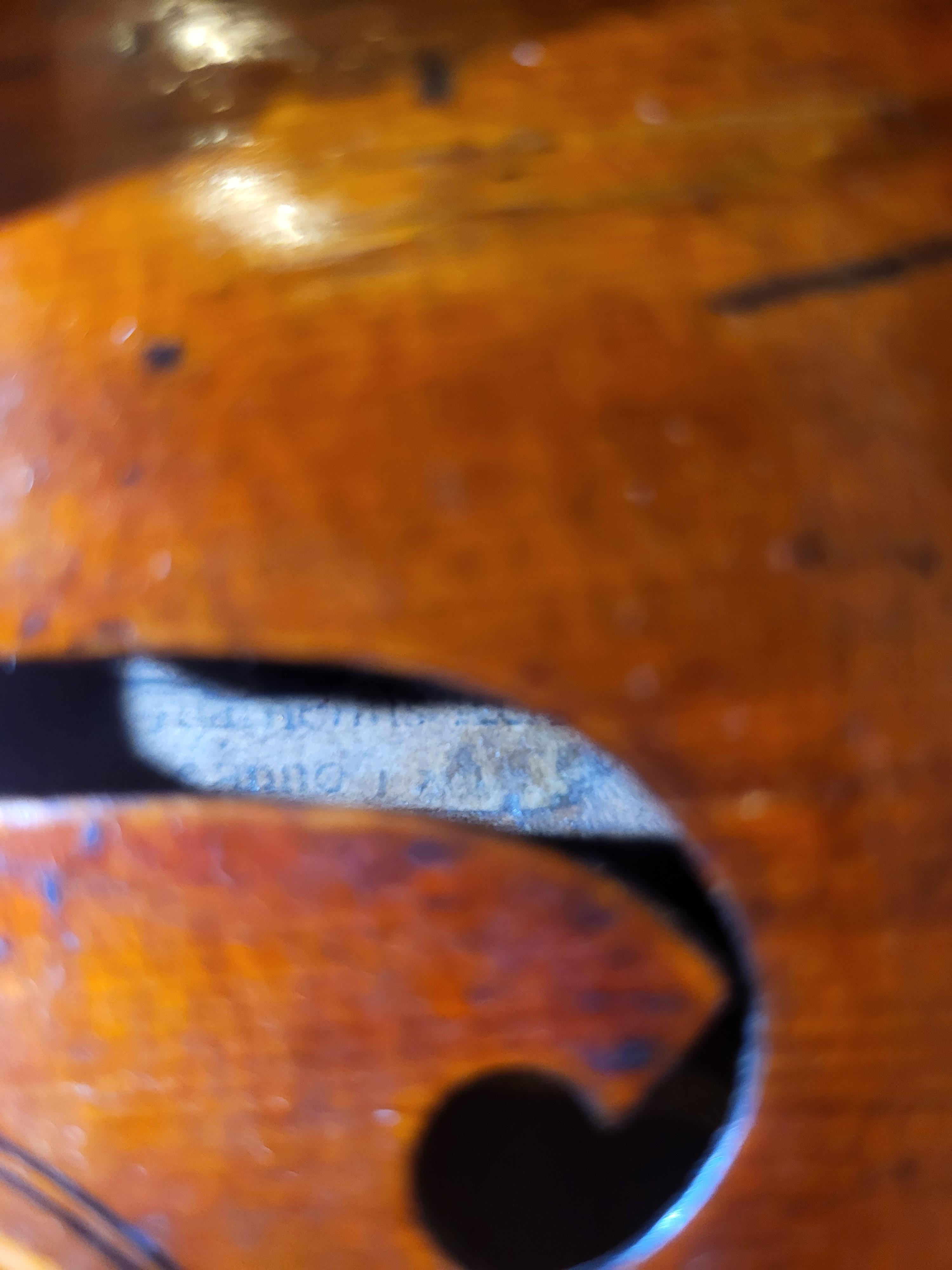 AN EARLY MID 19TH CENTURY FRENCH VIOLIN Indecipherable internal label, colour, orange oily, one - Bild 45 aus 46