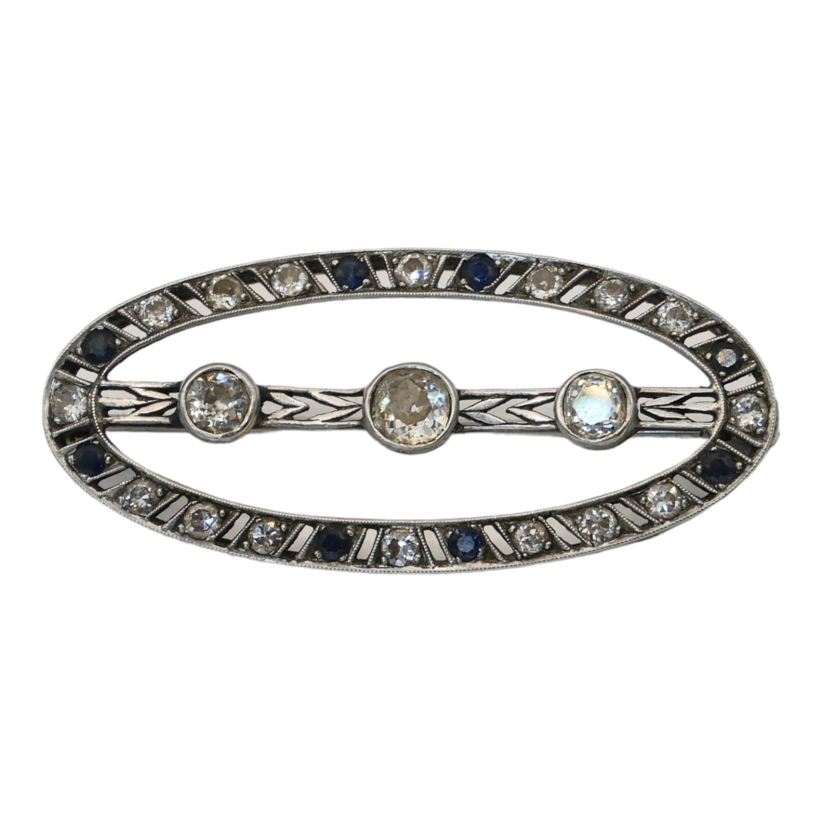 AN ART DECO WHITE METAL, DIAMOND AND SAPPHIRE OVAL BROOCH Edged with sapphire and diamonds with