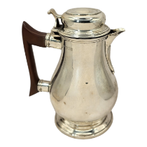 THOMAS BARRETT, SMALL WORKER, A FINE LATE VICTORIAN HALLMARKED SILVER COFFEE POT AND HINGED COVER