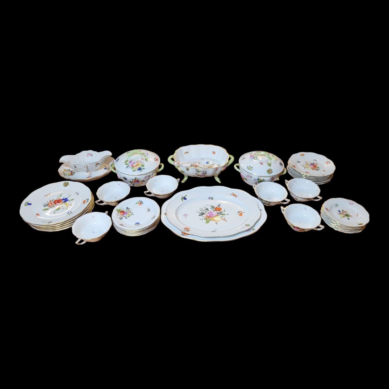 HEREND, A 20TH CENTURY HARD PORCELAIN DINNER SERVICE, CIRCA 1930 Comprising thirty-six pieces in - Image 2 of 11