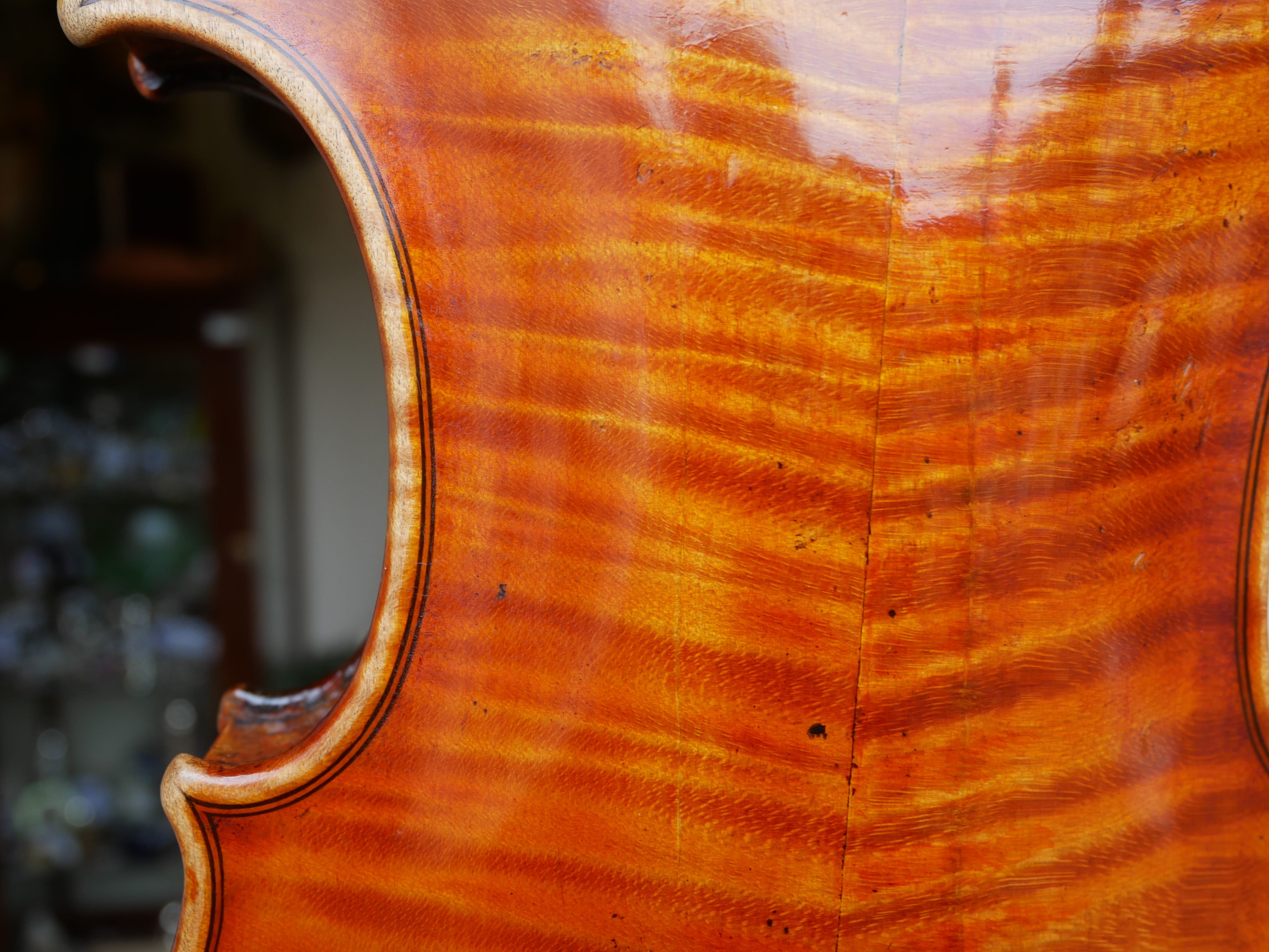 AN EARLY MID 19TH CENTURY FRENCH VIOLIN Indecipherable internal label, colour, orange oily, one - Bild 4 aus 46