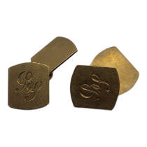 A PAIR OF EARLY 20TH CENTURY 9CT GOLD GENT’S CUFFLINKS Rectangular form with engraved initials. (