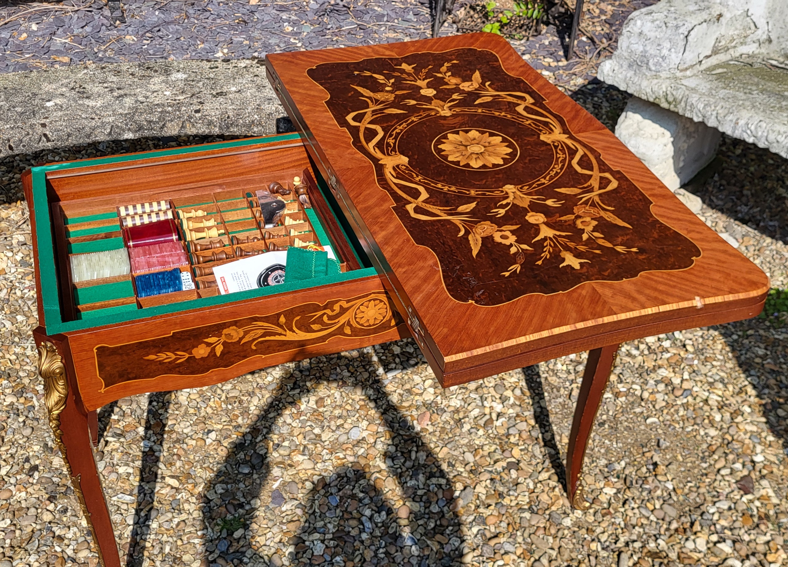 DAL NEGRO, A 20TH CENTURY ITALIAN WALNUT AND MARQUETRY GAMES/ROULETTE TABLE Having inlaid floral - Image 2 of 4