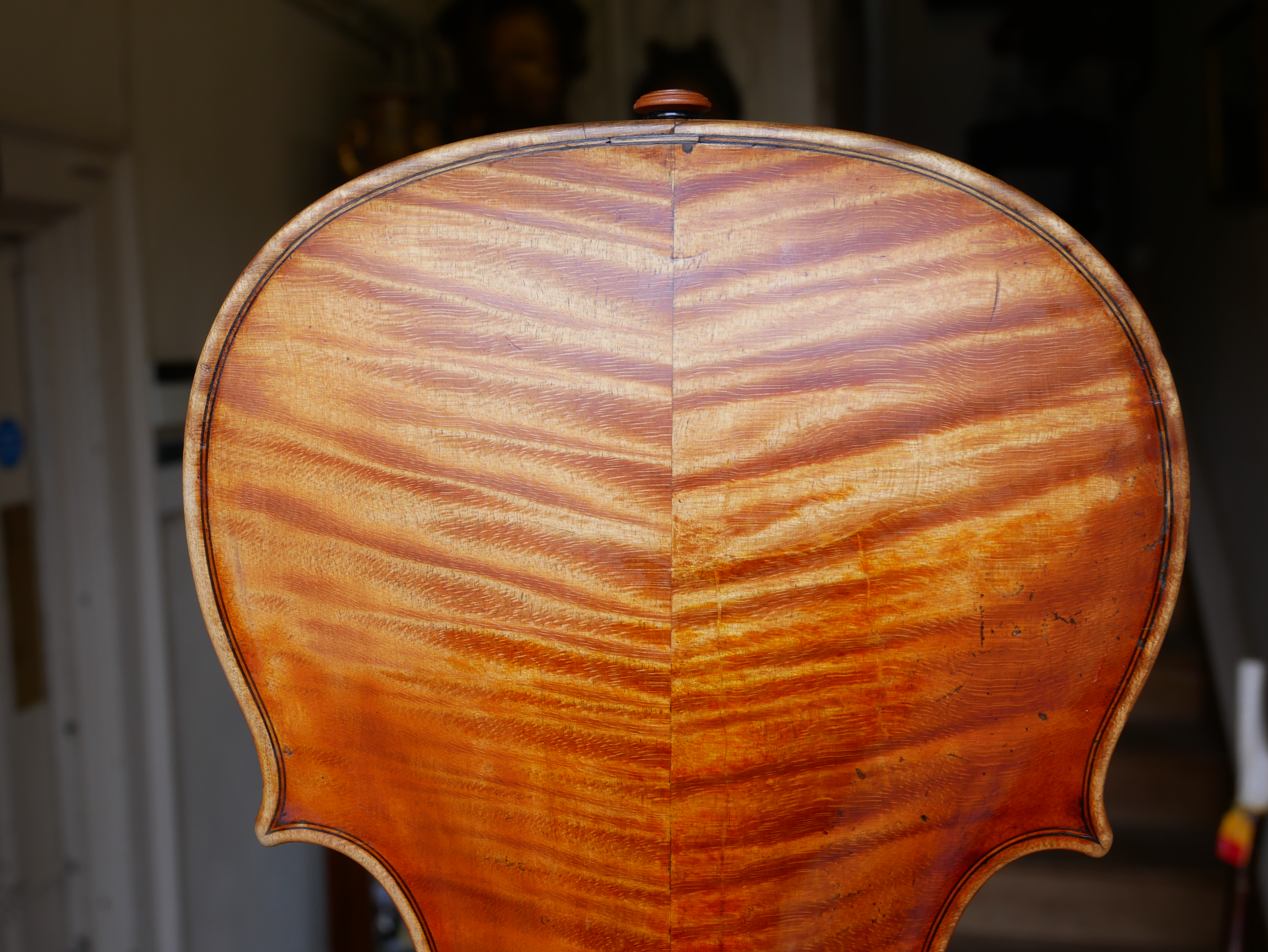 AN EARLY MID 19TH CENTURY FRENCH VIOLIN Indecipherable internal label, colour, orange oily, one - Bild 2 aus 46