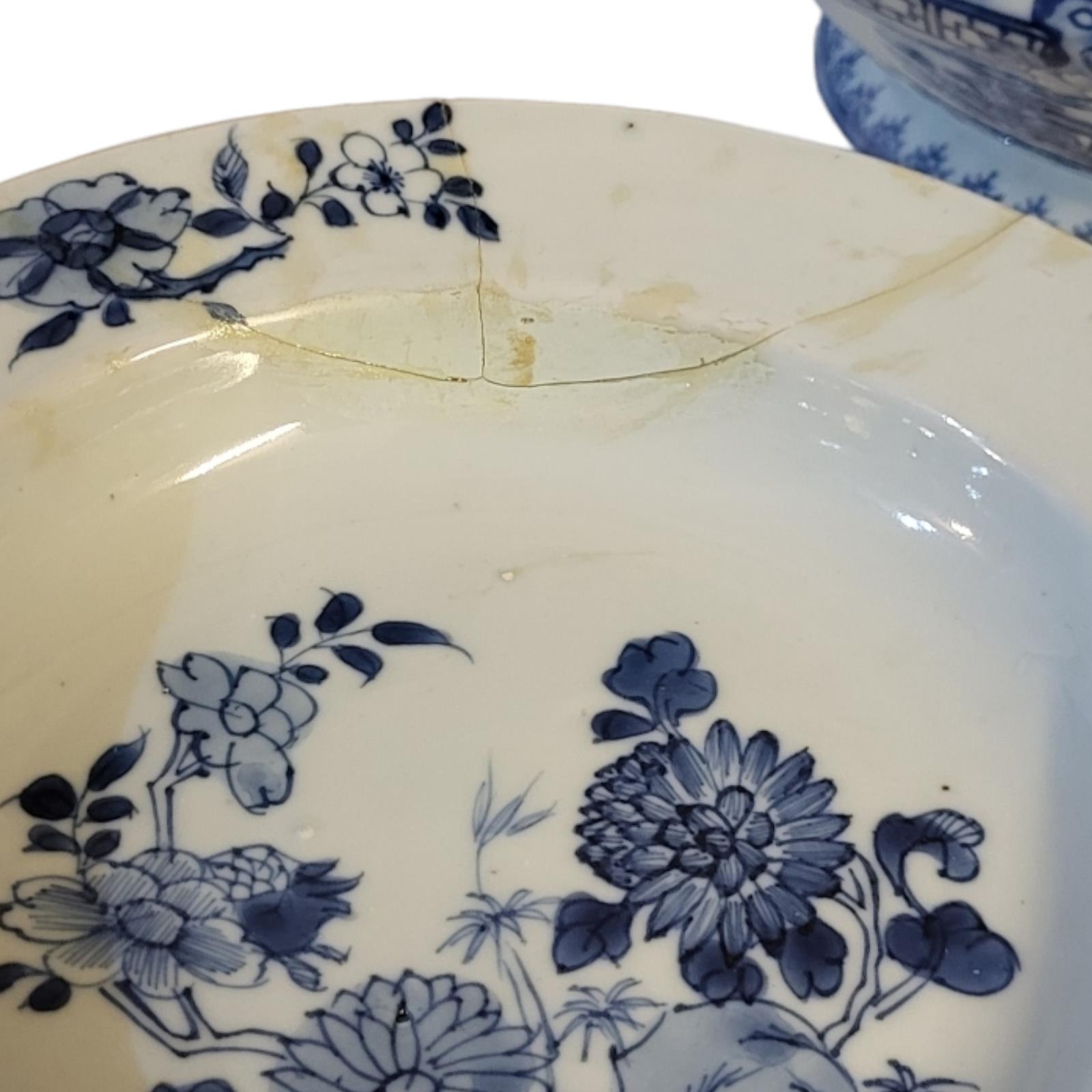 A SET OF SEVEN 18TH CENTURY CHINESE EXPORT BLUE AND WHITE PLATES Qing Dynasty Kangxi Qianlong period - Image 3 of 5