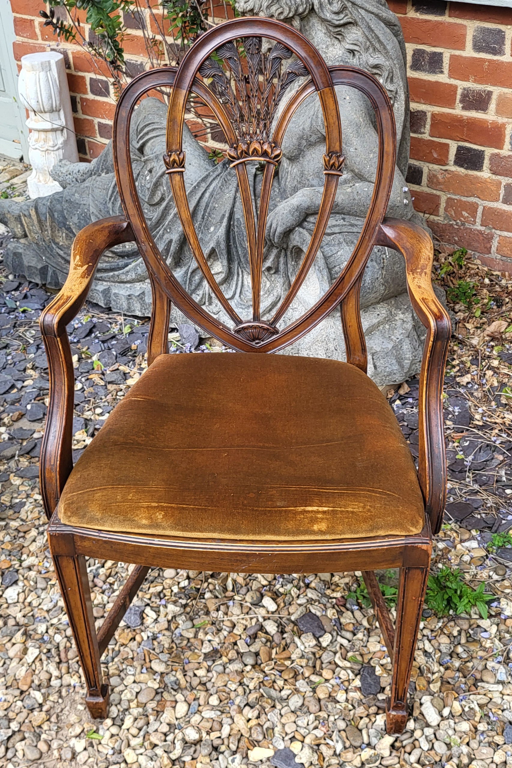 A SET OF EIGHT GEORGIAN HEPPLEWHITE DESIGN MAHOGANY DINING CHAIRS Fan shaped splats with carved - Image 2 of 3