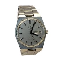 OMEGA, A VINTAGE STAINLESS STEEL GENT’S AUTOMATIC WRISTWATCH Silver tone dial with day date calendar