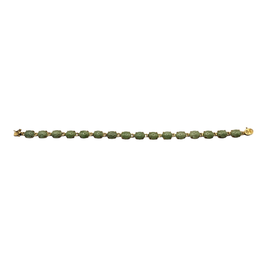 A VINTAGE CHINESE 14CT GOLD AND JADE BRACELET Having a row of cabochon cut stones with a pierced - Bild 2 aus 3