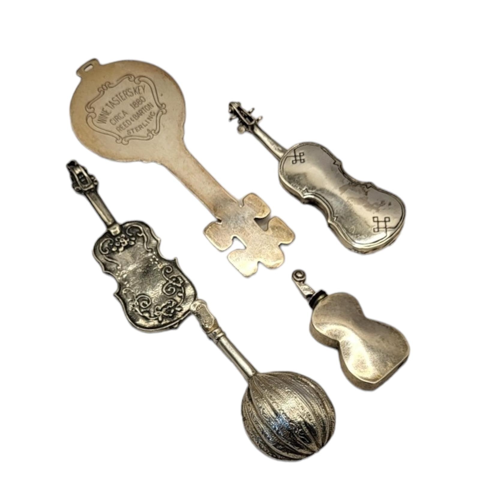 REED & BARTON, A STERLING SILVER NOVELTY WINE TASTERS KEY, CIRCA 1880 Along with an early 20th - Bild 3 aus 3