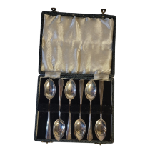 A SET OF SIX ART DECO SILVER GRAPEFRUIT SPOONS Hallmarked Robert's and Bilks, Sheffield, 1946, in