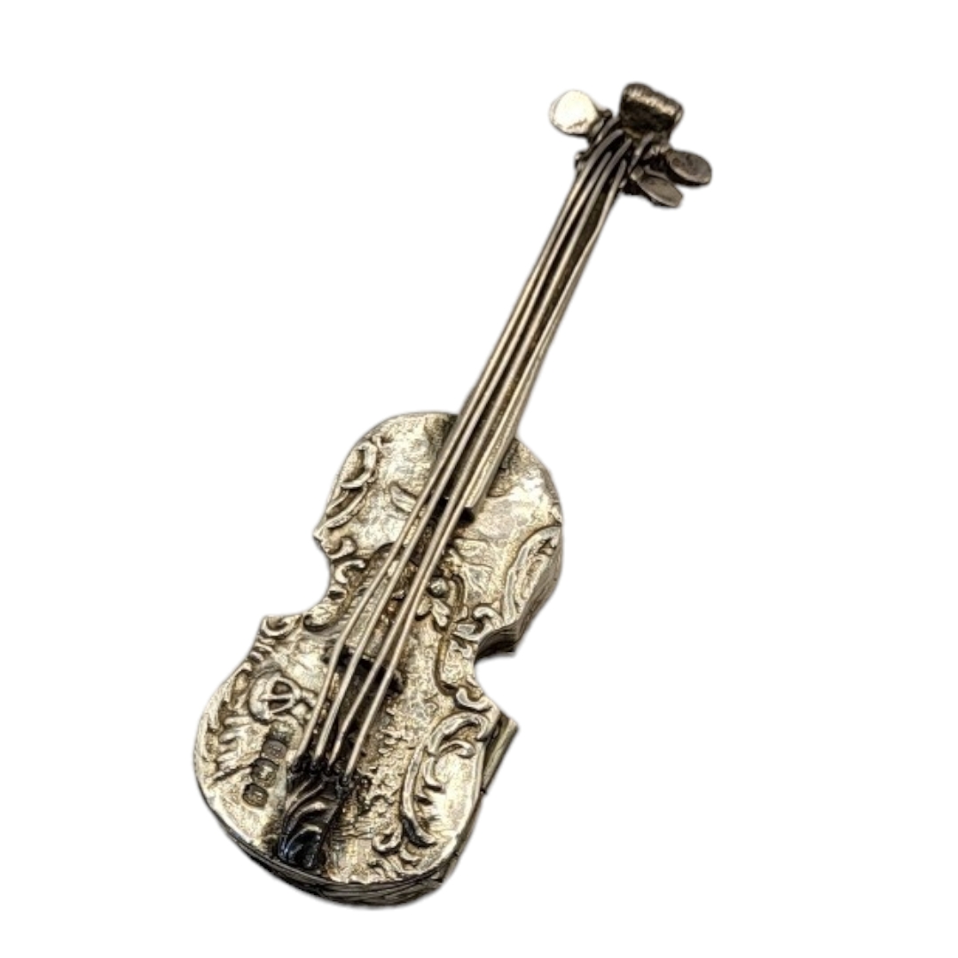 A VICTORIAN SILVER NOVELTY CELLO PILL BOX Having embossed figural decoration, bearing import - Image 2 of 4