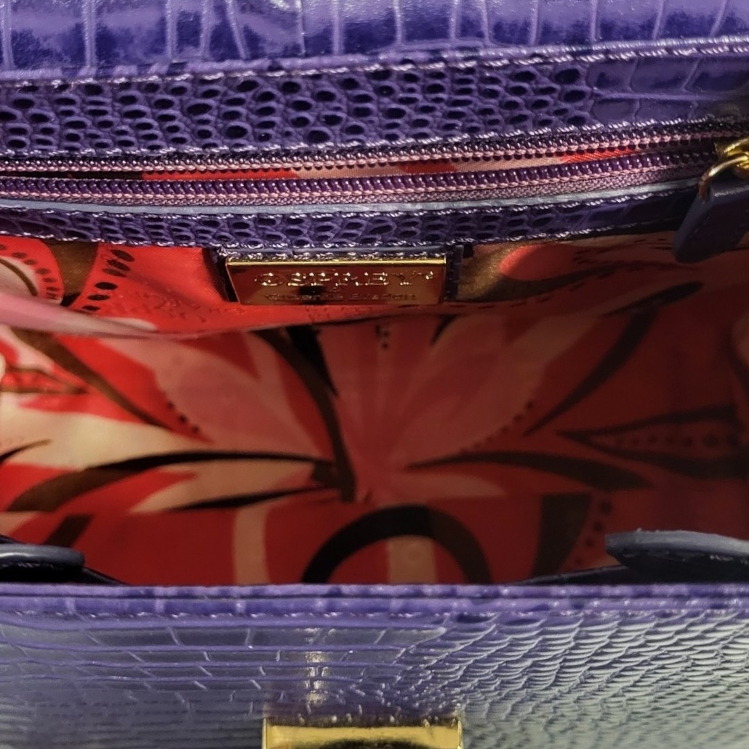 OSPREY, A VINTAGE PURPLE LEATHER HANDBAG Having a single handle, crocodile skin design and floral - Image 5 of 9