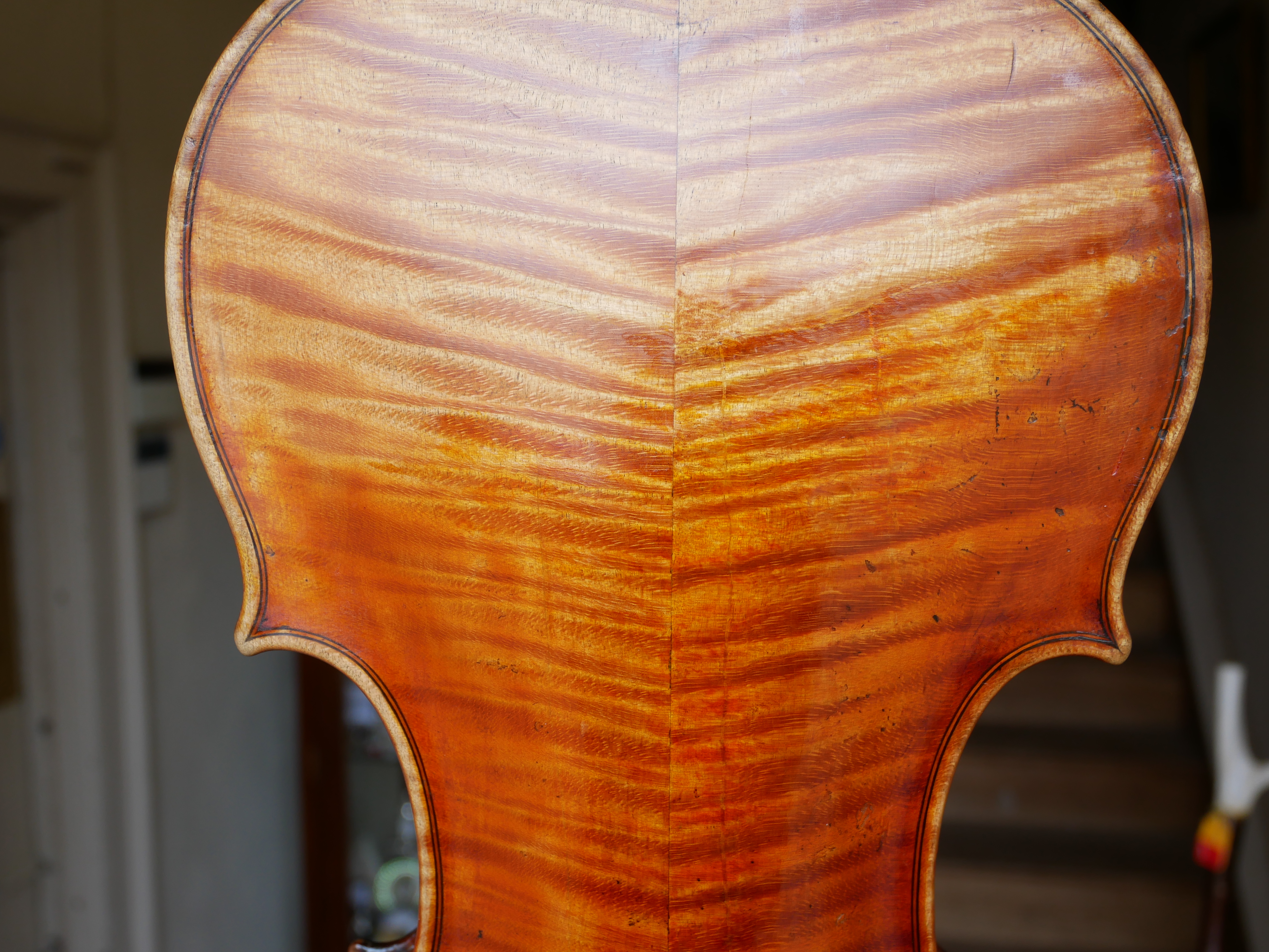 AN EARLY MID 19TH CENTURY FRENCH VIOLIN Indecipherable internal label, colour, orange oily, one - Bild 5 aus 46