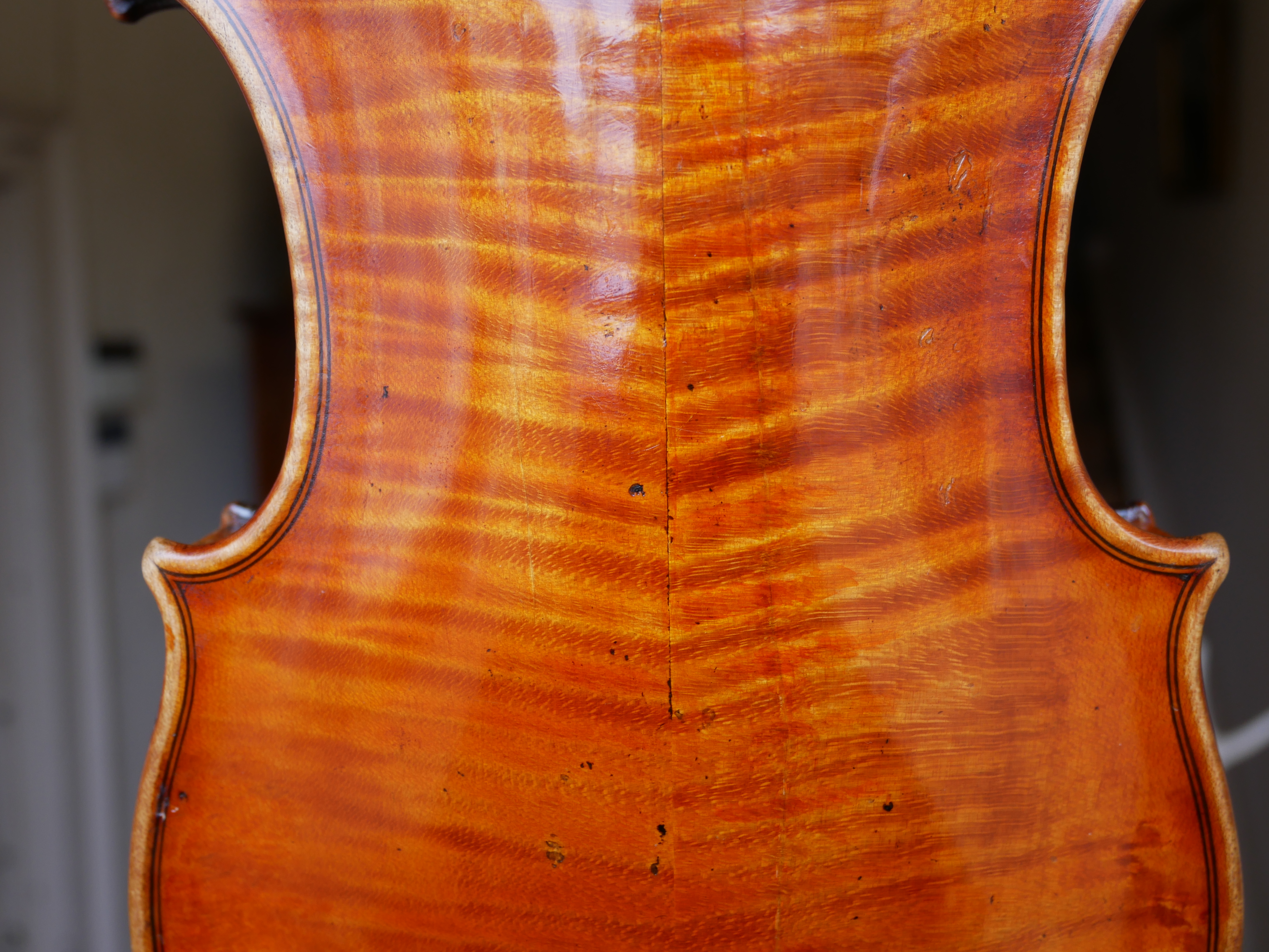 AN EARLY MID 19TH CENTURY FRENCH VIOLIN Indecipherable internal label, colour, orange oily, one - Bild 43 aus 46