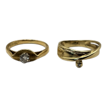 A VINTAGE 18CT GOLD AND DIAMOND SOLITAIRE RING Having a single round cut diamond set in a concave