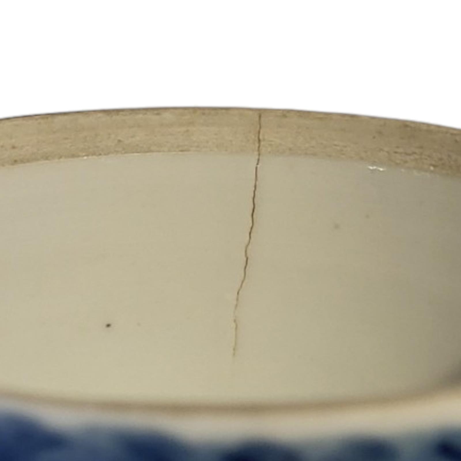 A 19TH CENTURY QING DYNASTY BLUE AND WHITE GINGER JAR AND COVER With continuous landscape view, - Image 9 of 11