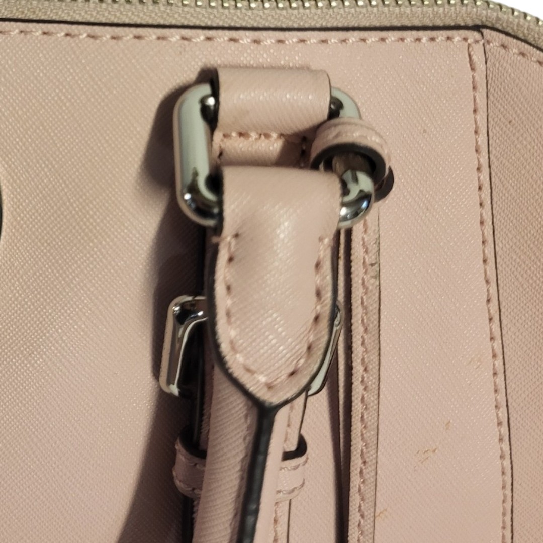 MICHAEL KORS, A VINTAGE PINK LEATHER SHOULDER BAG Twin handles with strap and chrome finish to - Image 3 of 5