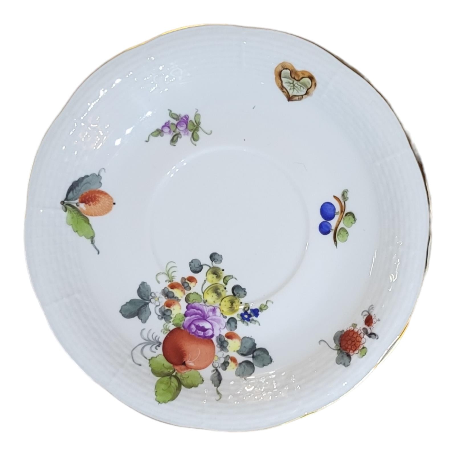 HEREND, A 20TH CENTURY HARD PORCELAIN DINNER SERVICE, CIRCA 1930 Comprising thirty-six pieces in - Image 5 of 11