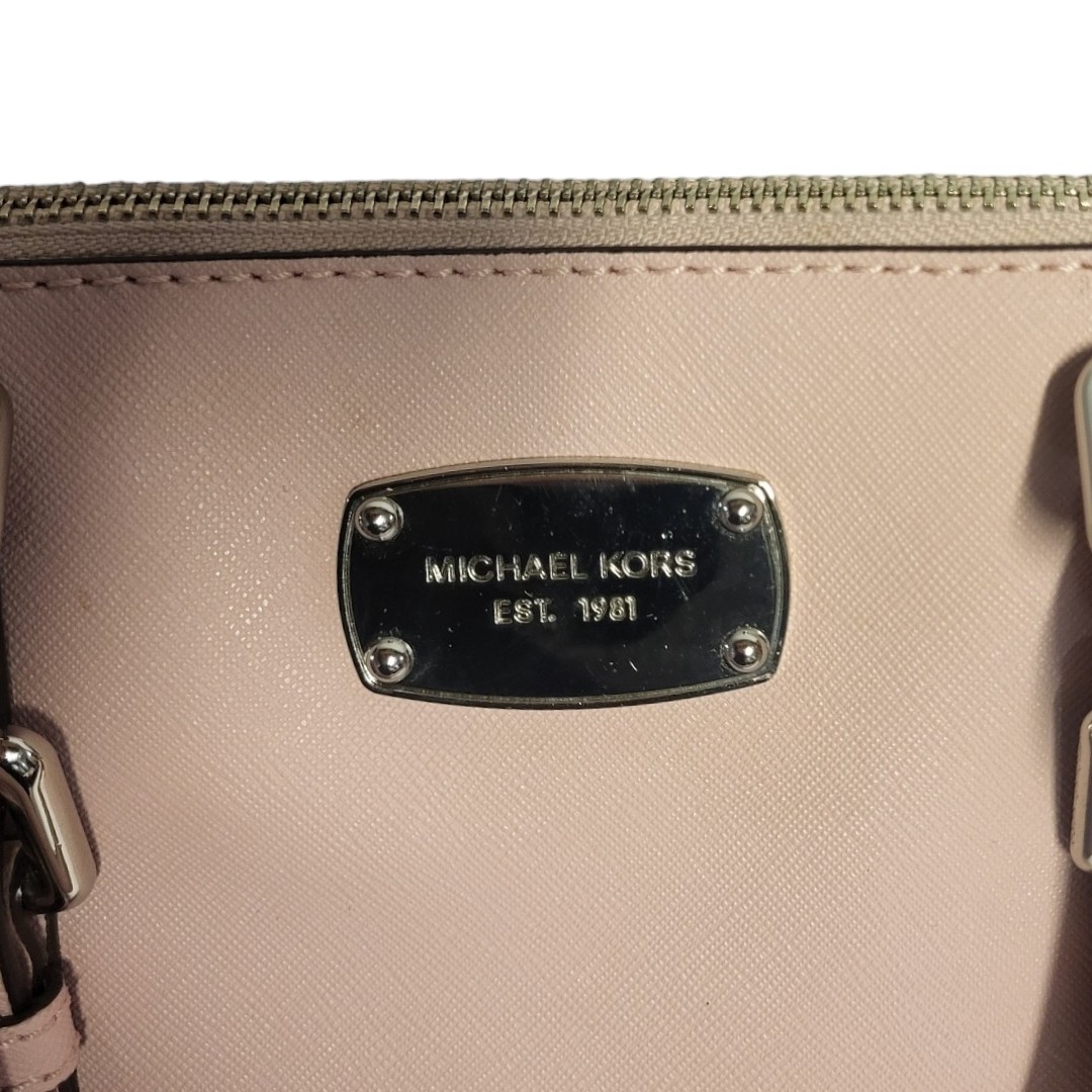 MICHAEL KORS, A VINTAGE PINK LEATHER SHOULDER BAG Twin handles with strap and chrome finish to - Image 2 of 5