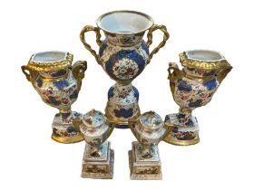 A PAIR OF LATE 19TH/EARLY 20TH CENTURY VIENNA STYLE PORCELAIN LIDDED URNS. TOGETHER WITH THREE