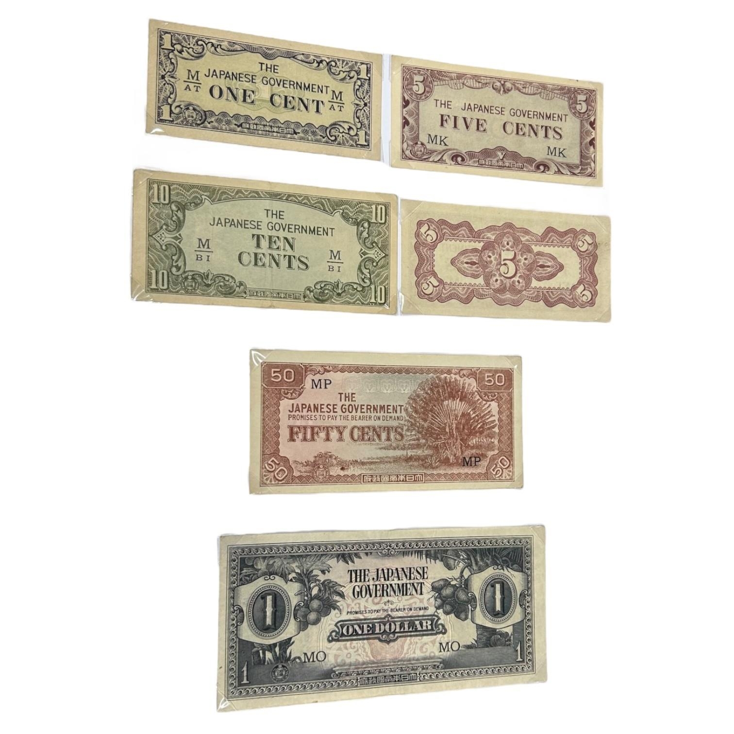 A COLLECTION OF THE JAPANESE GOVERMENT MALAYA BANKNOTES Comprising one 1000 dollars note, two 100 - Image 3 of 4