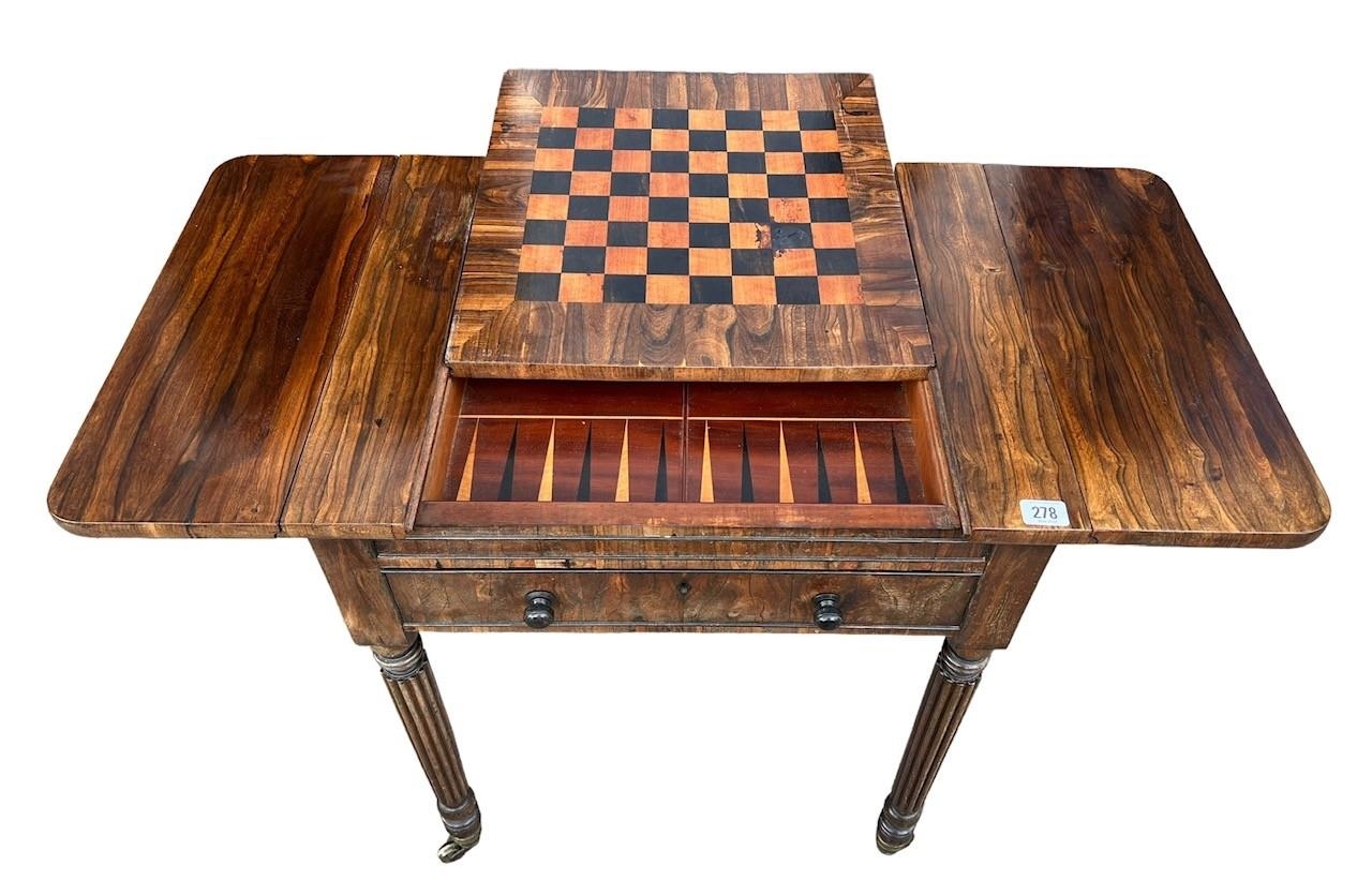 MANNER OF GILLOWS, AN EARLY 19TH CENTURY DROP FLAP GONCALO ALVES CHESS GAME TABLE The sliding - Bild 8 aus 10