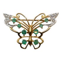 A 9CT GOLD, EMERALD AND DIAMOND BUTTERFLY BROOCH Having eight graduated claw set round cut