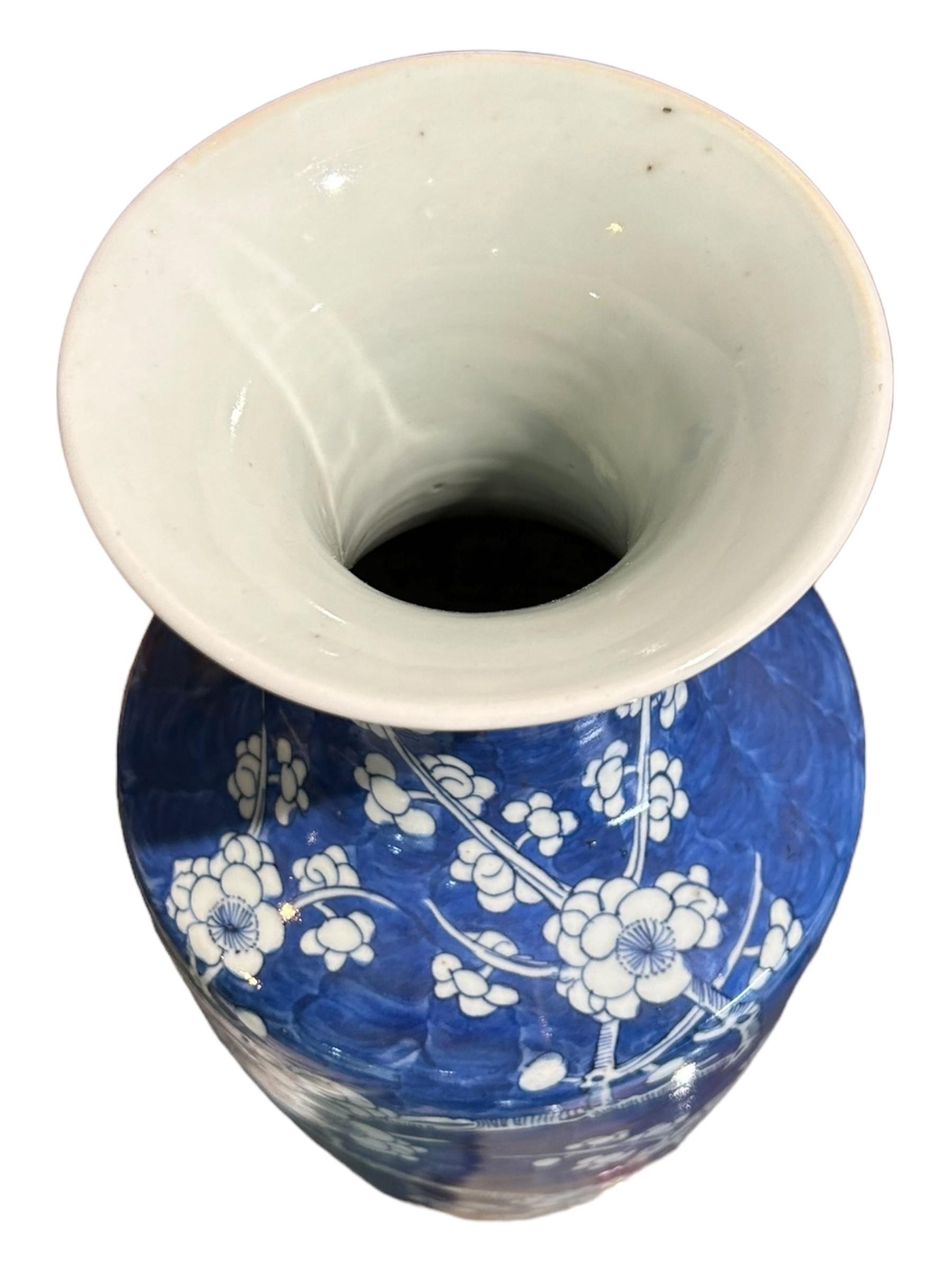 A LARGE CHINESE BLUE AND WHITE PRUNUS BLOSSOM BALUSTER VASE. (h 44cm x d 18.5cm) - Image 3 of 6