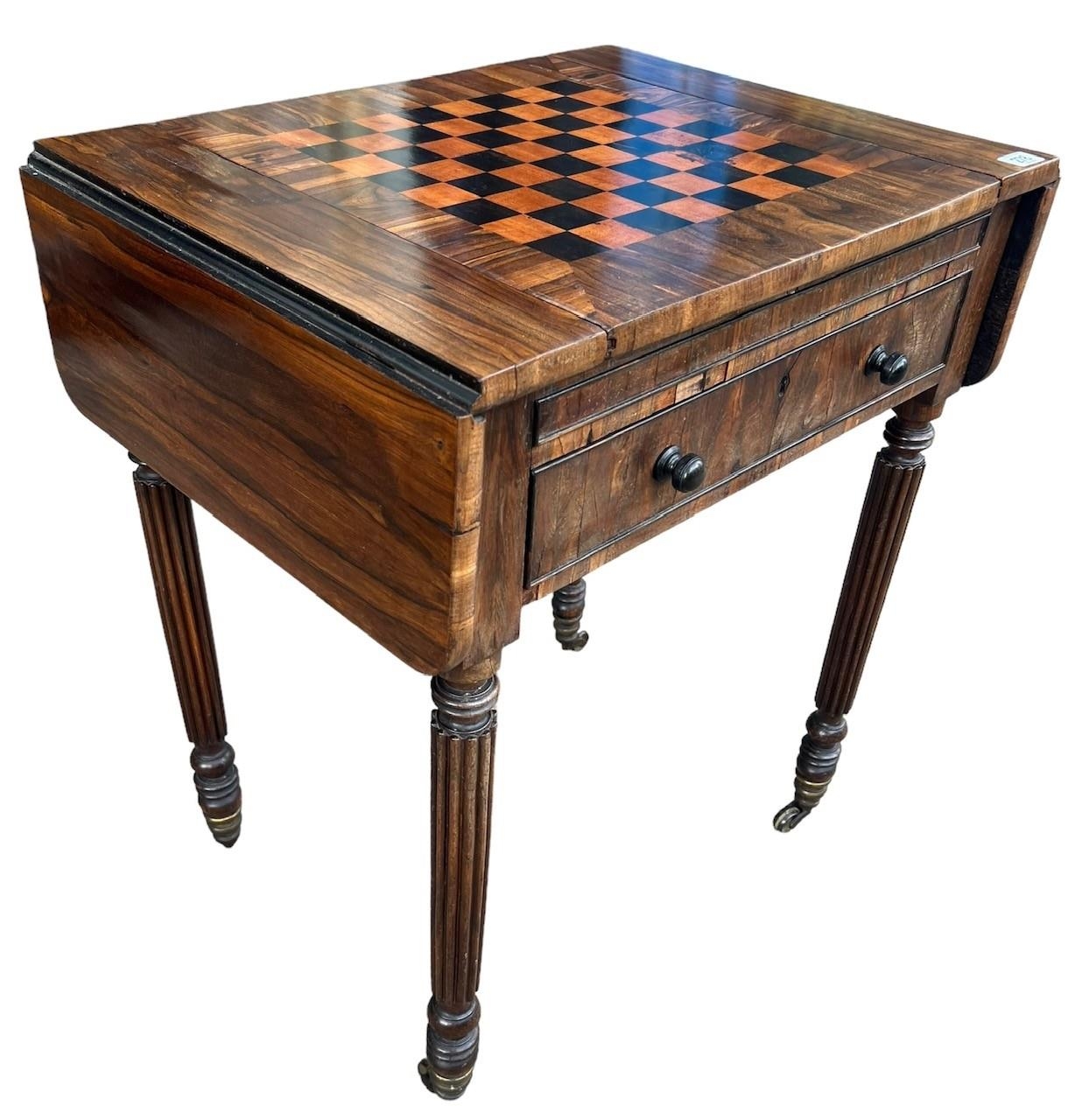 MANNER OF GILLOWS, AN EARLY 19TH CENTURY DROP FLAP GONCALO ALVES CHESS GAME TABLE The sliding - Bild 3 aus 10