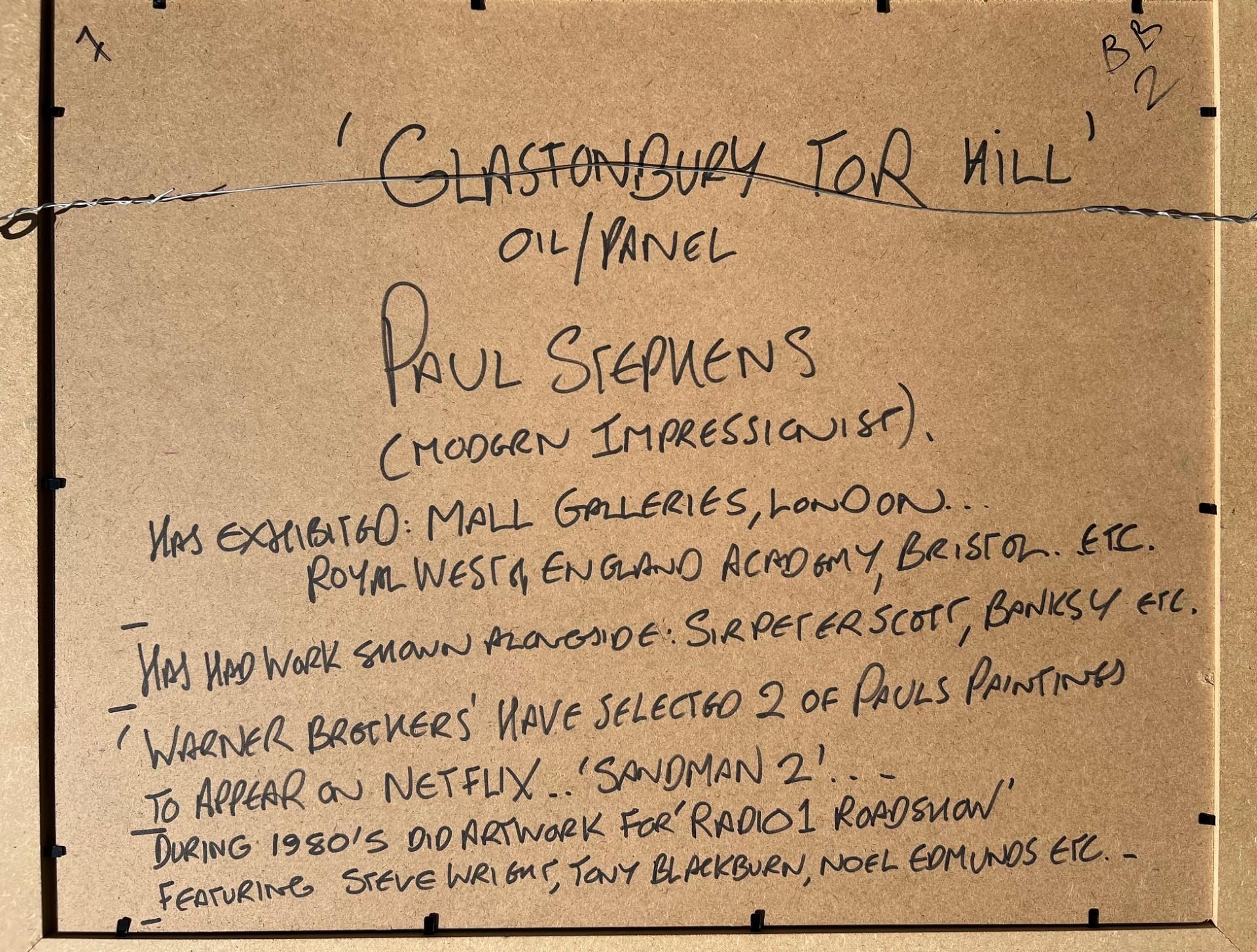 PAUL STEPHENS, IMPRESSIONIST OIL ON BOARD Titled ‘Glastonbury Tor Hill’, signed lower right, framed. - Bild 2 aus 3