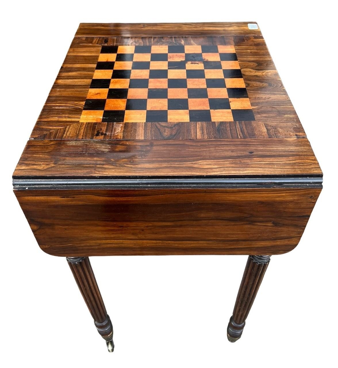 MANNER OF GILLOWS, AN EARLY 19TH CENTURY DROP FLAP GONCALO ALVES CHESS GAME TABLE The sliding - Bild 7 aus 10
