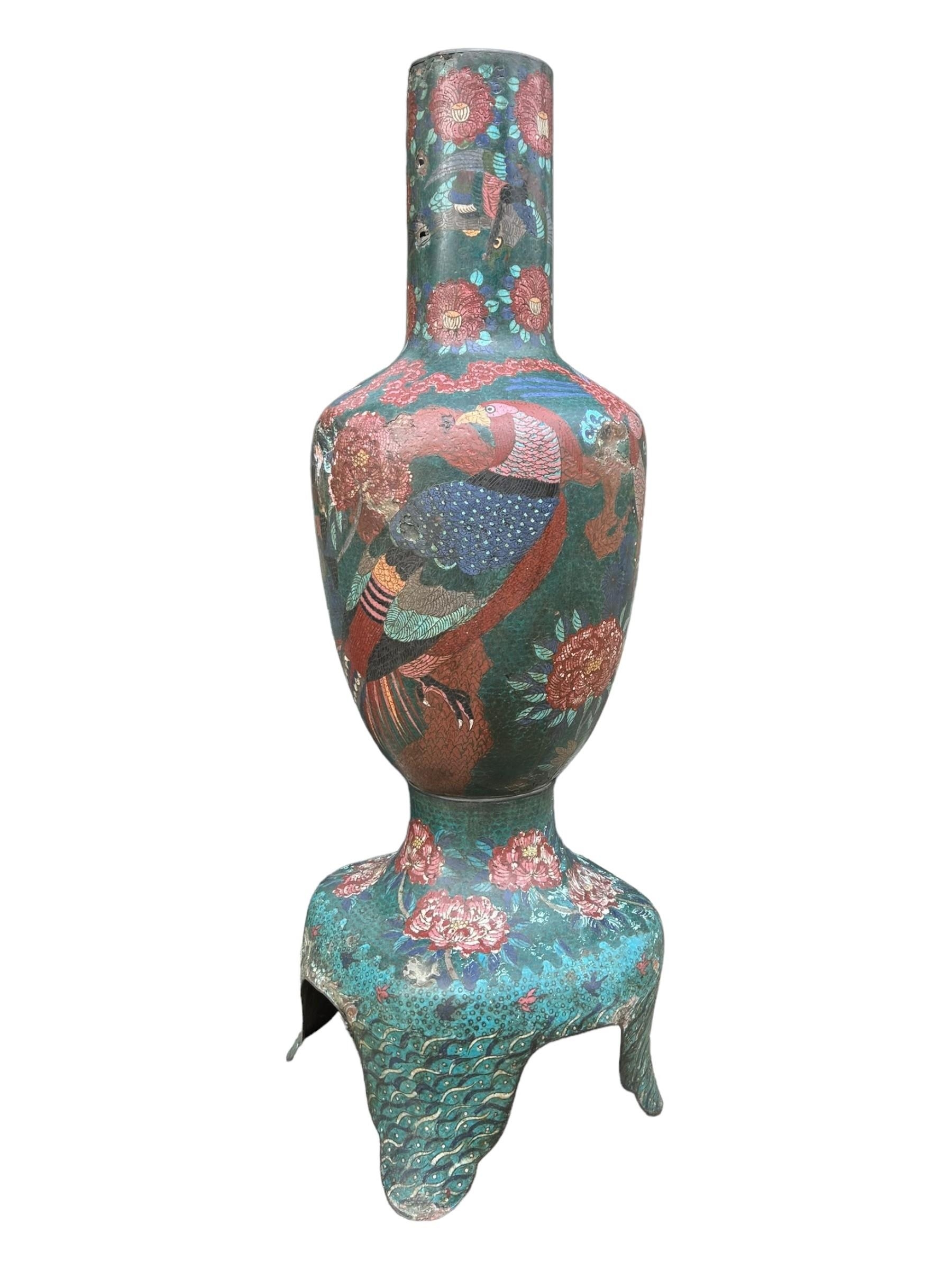 七宝焼 EXTREMELY LARGE JAPANESE EDO PERIOD SIPPOU YAKI CLOISONNÉ VASE Decorated with a number of exotic - Image 2 of 7