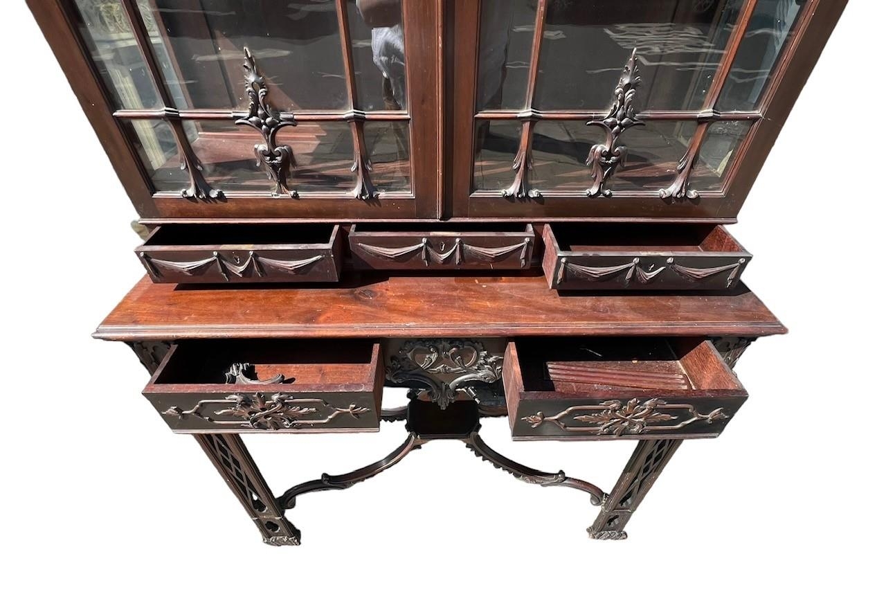 MANNER OF THOMAS CHIPPENDALE, A 19TH CENTURY CHINESE CHIPPENDALE CARVED MAHOGANY DISPLAY CABINET - Image 4 of 6