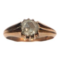 A LATE GEORGIAN/EARLY VICTORIAN ROSE METAL AND DIAMOND SOLITAIRE RING, ROSE METAL TESTS AS 14CT ROSE